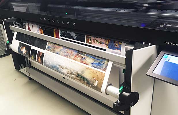 Print on self-adhesive poster in detail 1