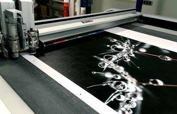 Print on self-adhesive poster in detail 2