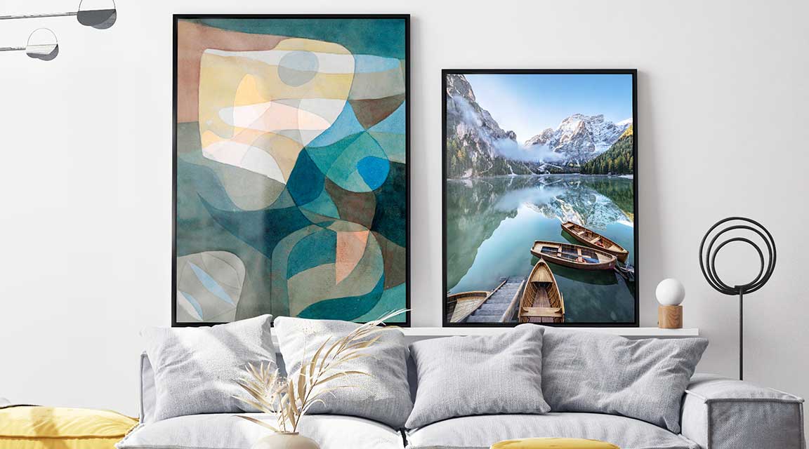Wall decoration with gallery prints